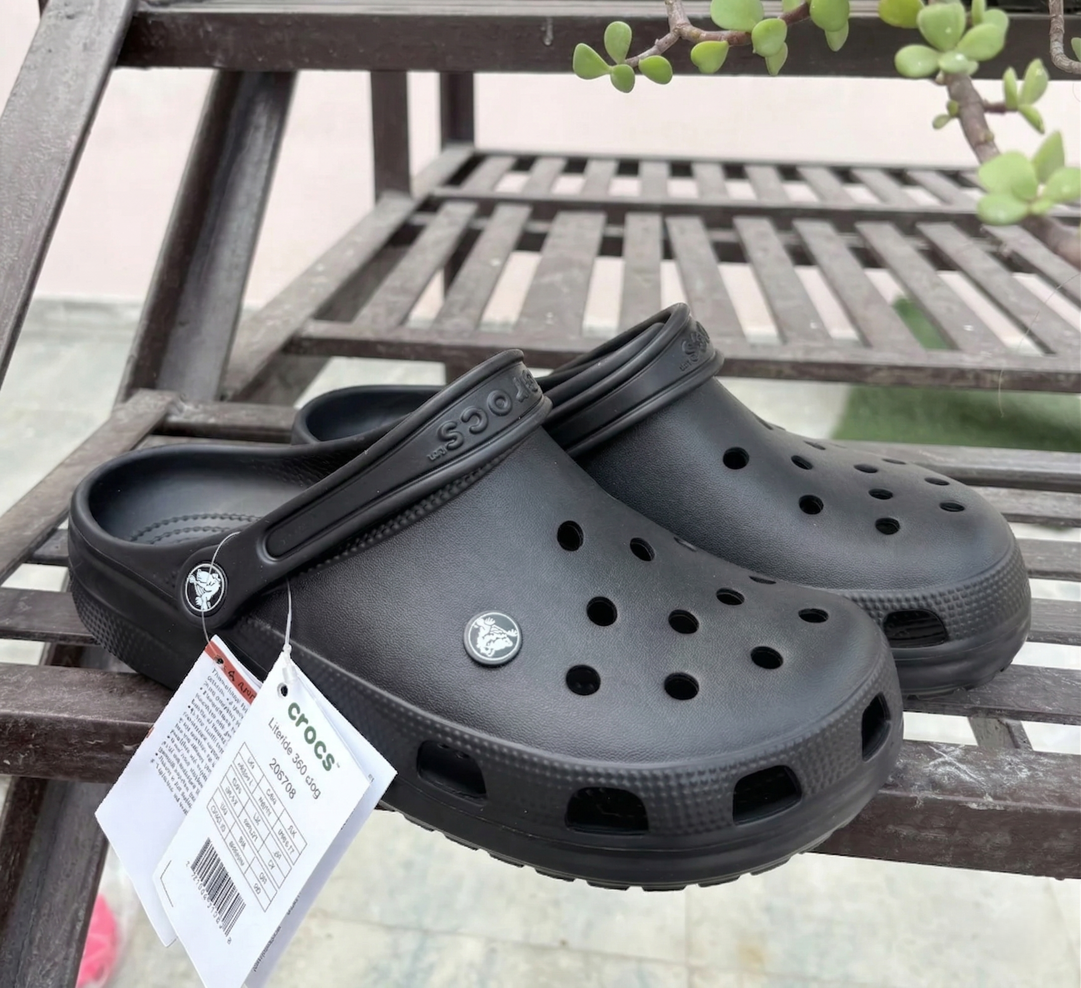 Crocs Classic Clogs (Black)