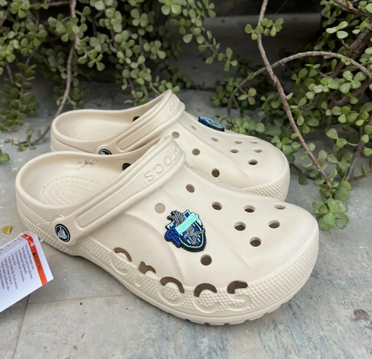 Crocs classic baya clogs (beige)