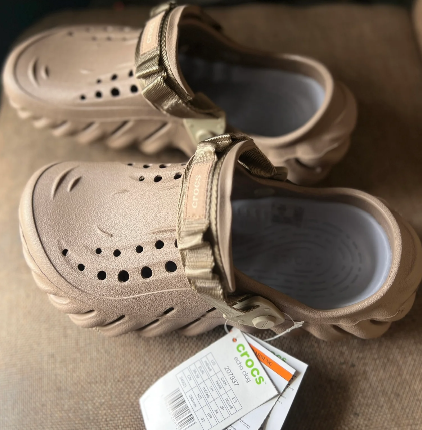 CROCS ECHO CLOG (BROWN)