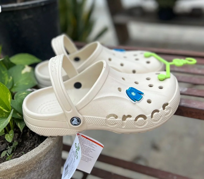Crocs classic baya clogs (beige)