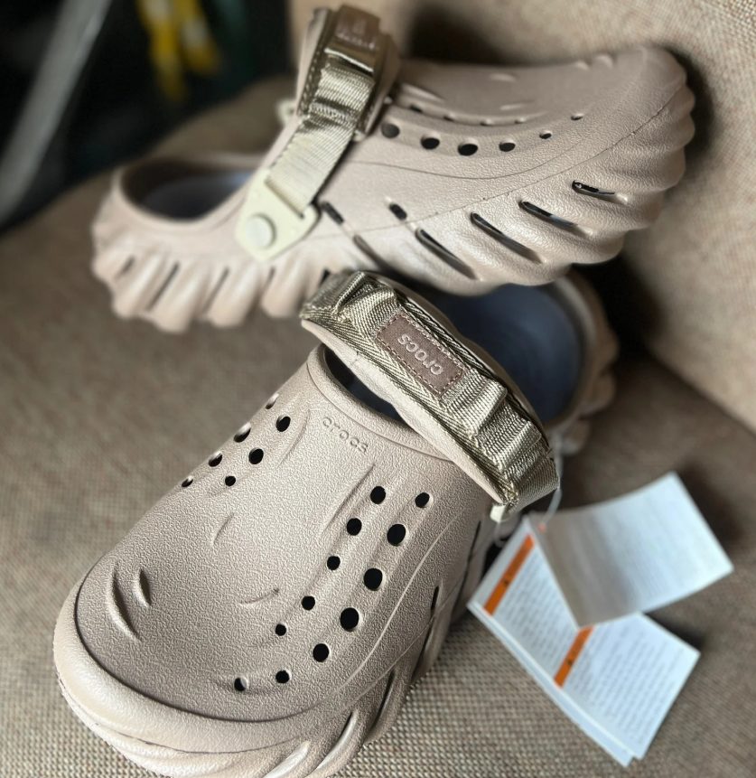 CROCS ECHO CLOG (BROWN)